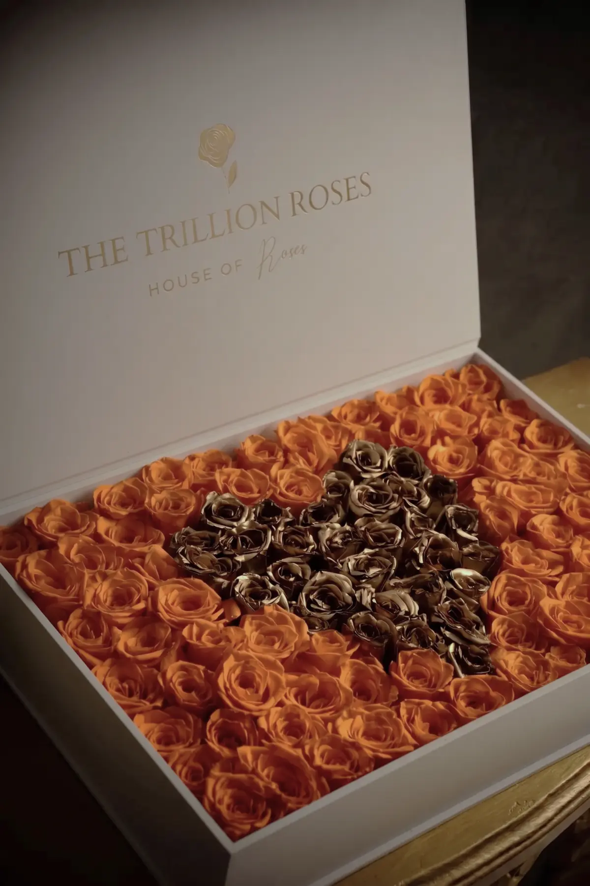 Royal Heart White Box view 1