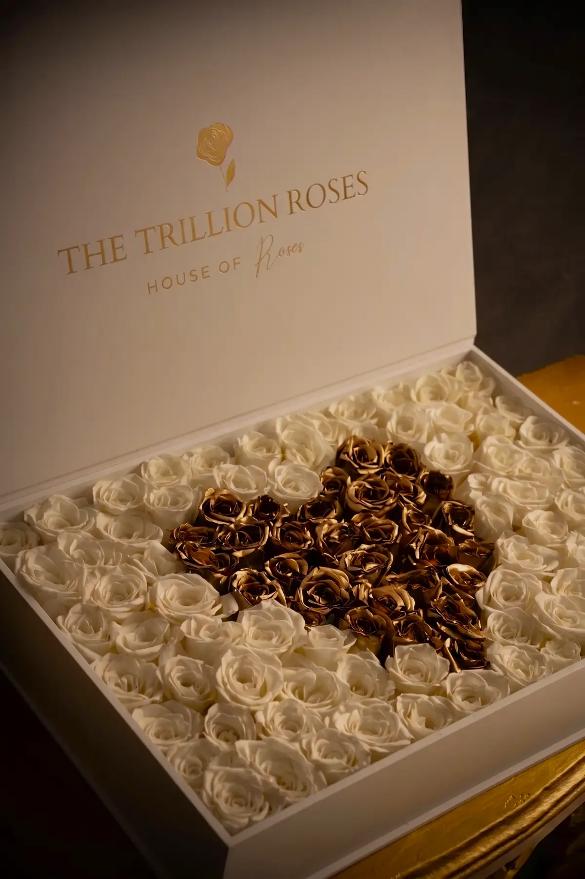 Royal Heart White Box view 3