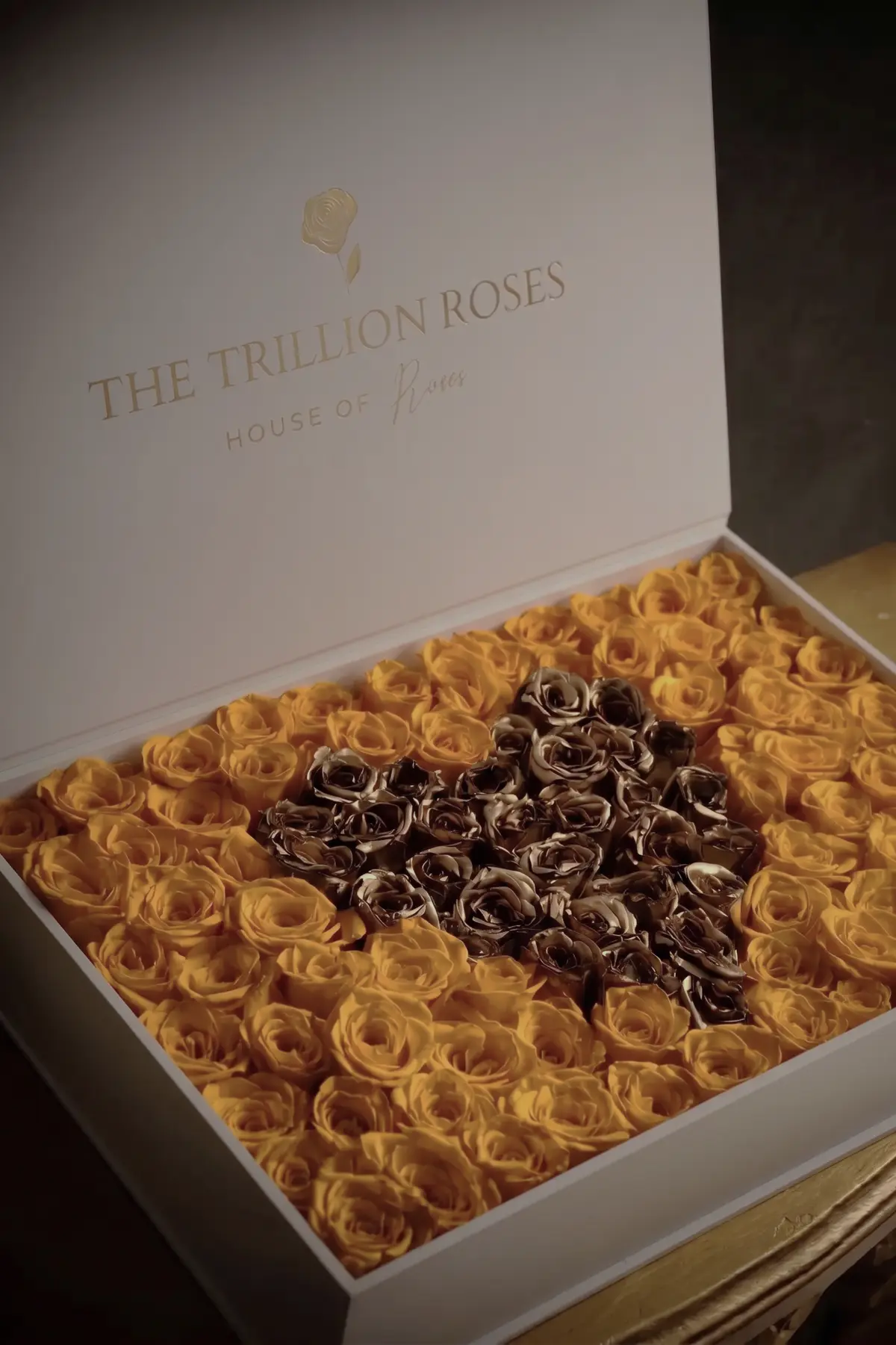 Royal Heart White Box view 4